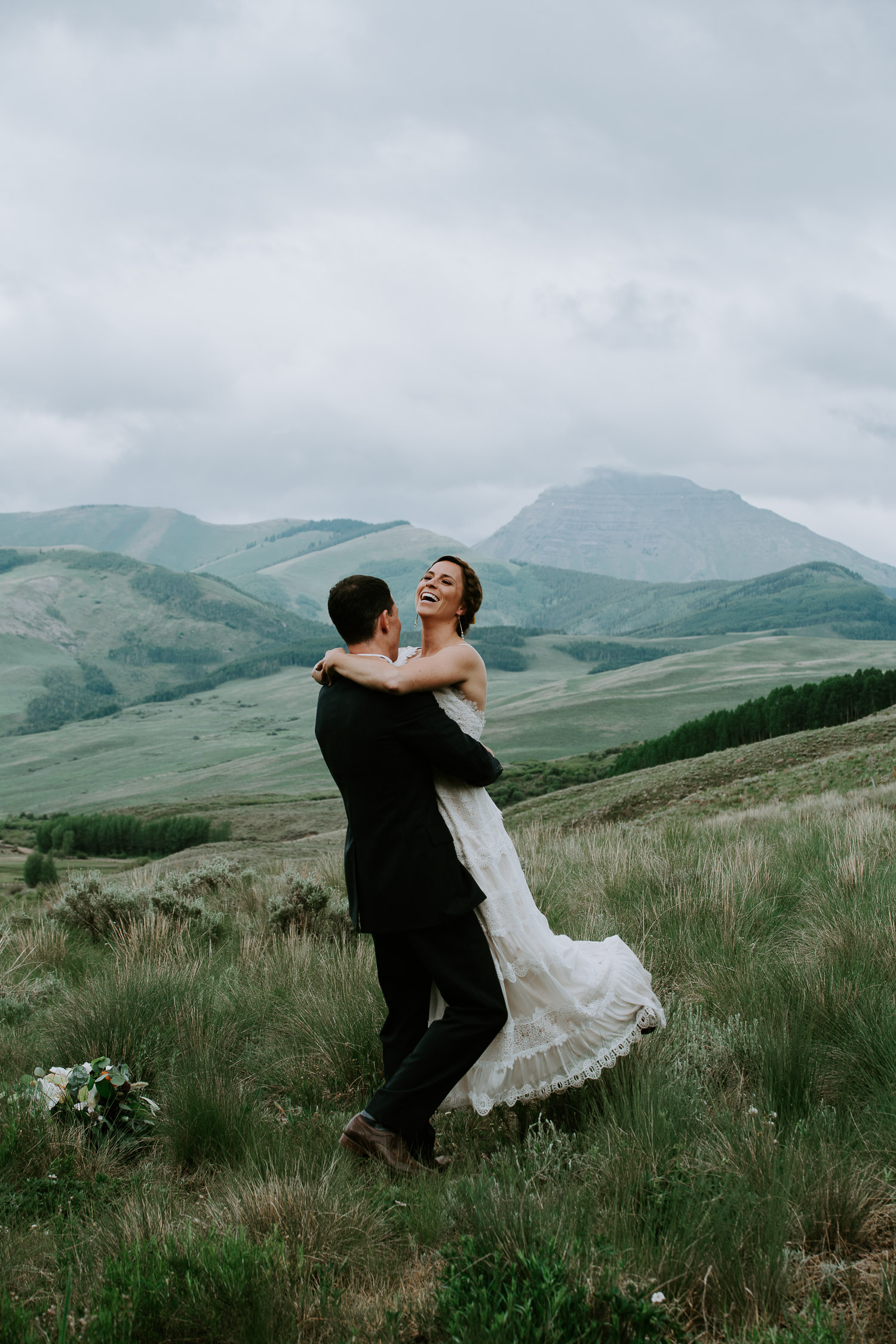Colorado Wedding Photography, Intimate Wedding, Colorado elopement photography, crested butte wedding, bride groom dancing