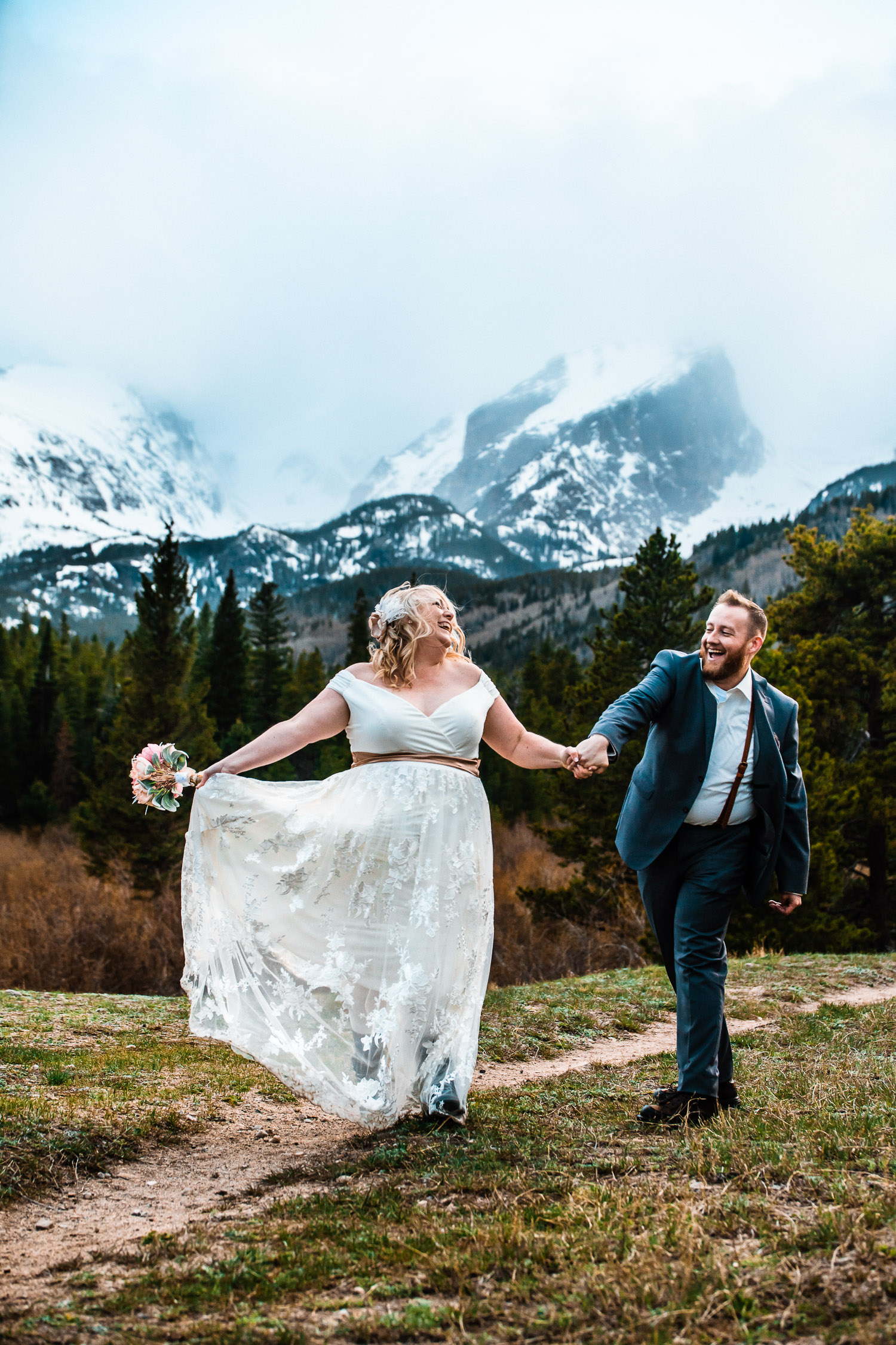 Newlyweds in Rocky Mountain National Park
