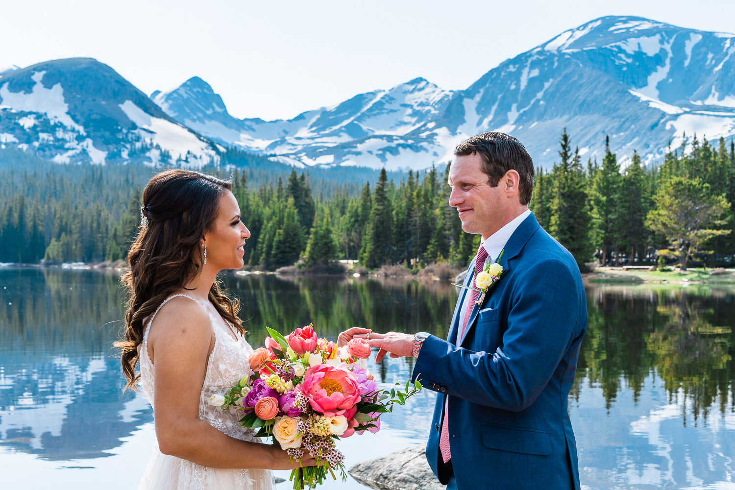 Couple elopes in front of a mountainous lake