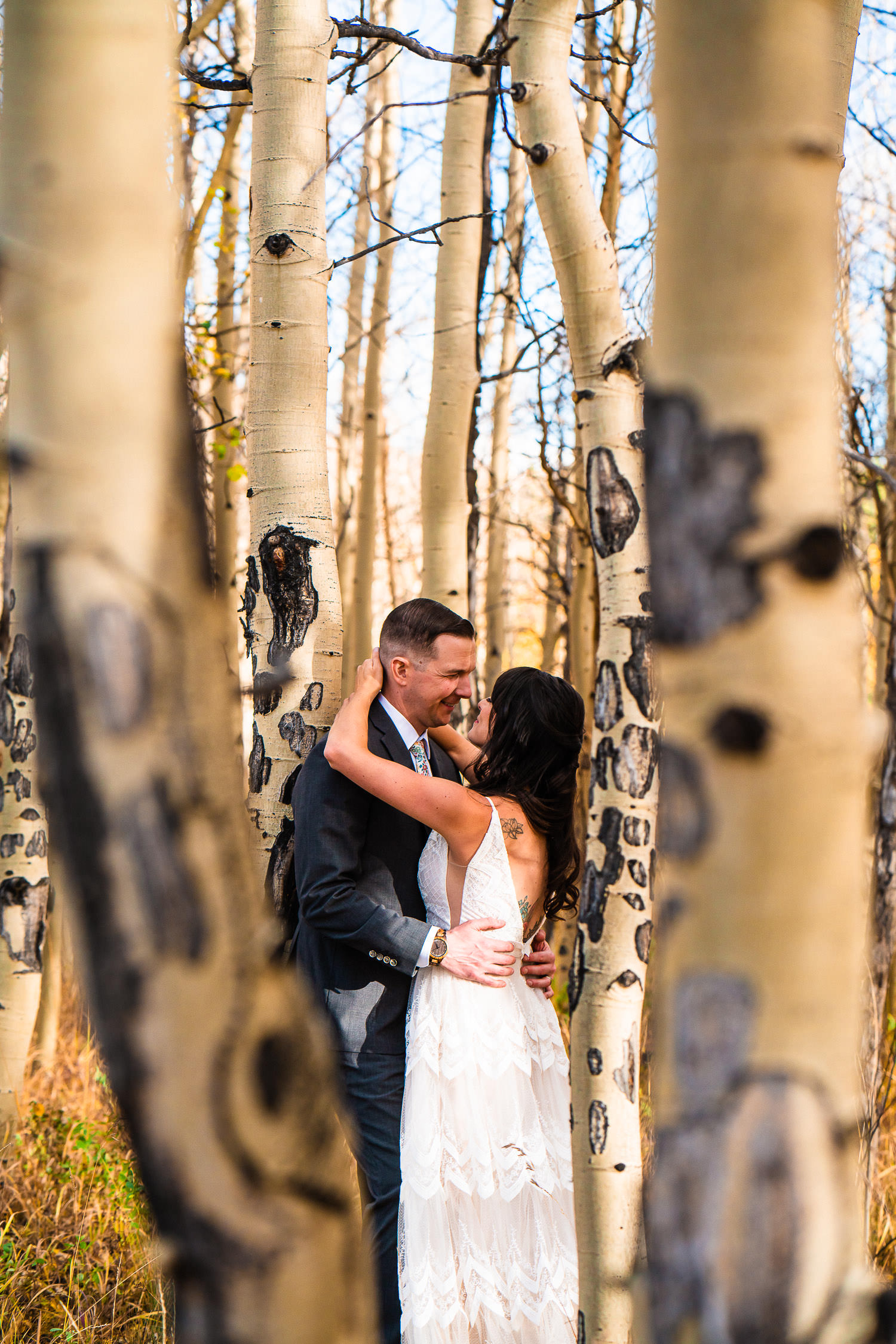 newlyweds in the aspen trees