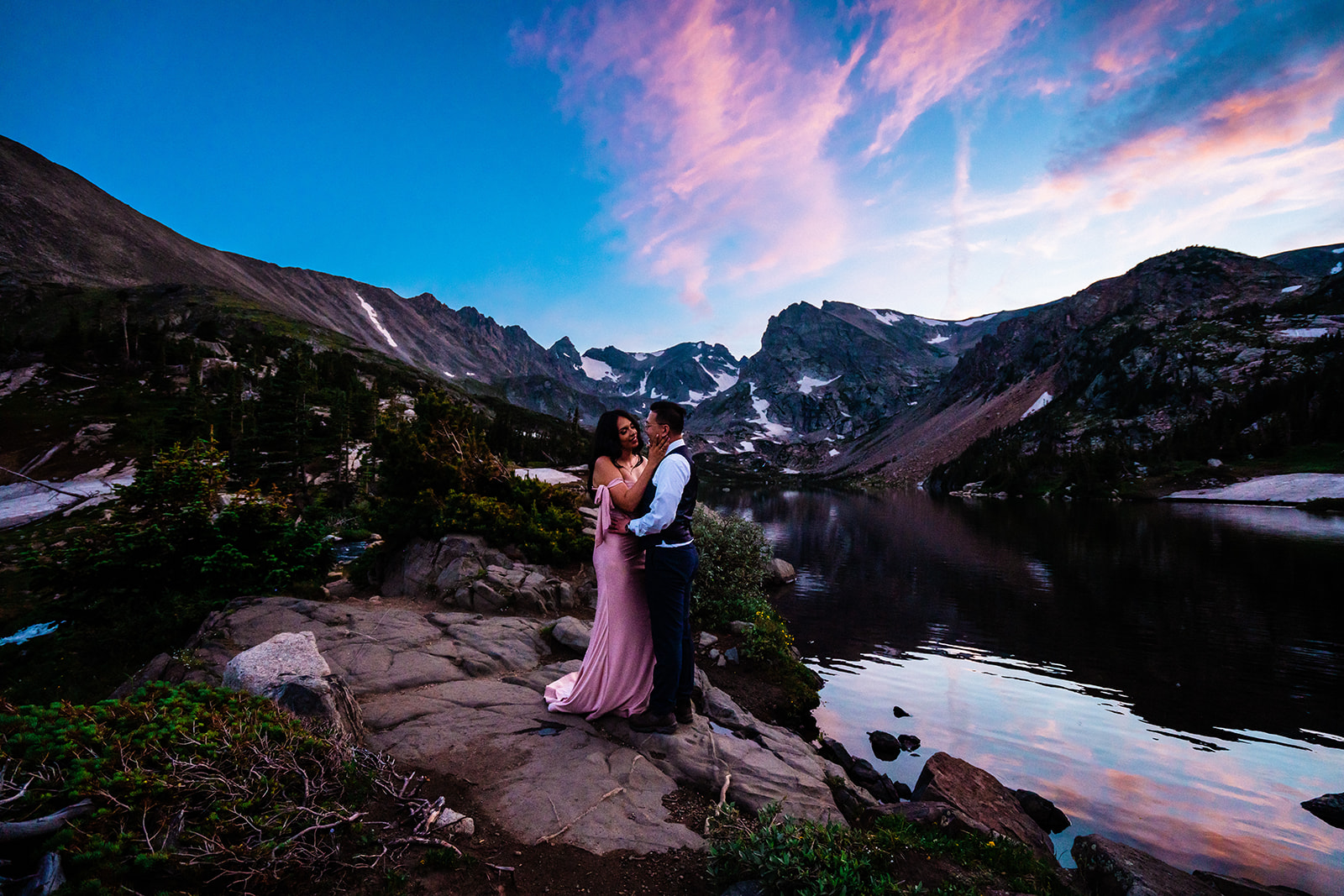 A Gorgeous & intimate boulder elopement in the mountains of Colorado during sunset